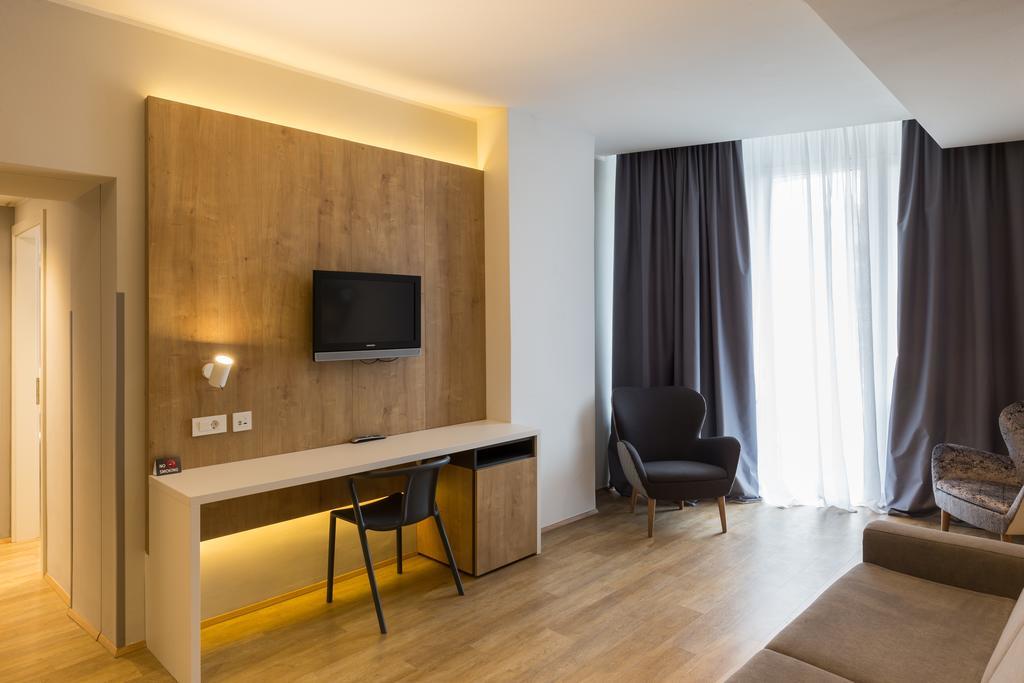 M Hotel Lubiana Esterno foto