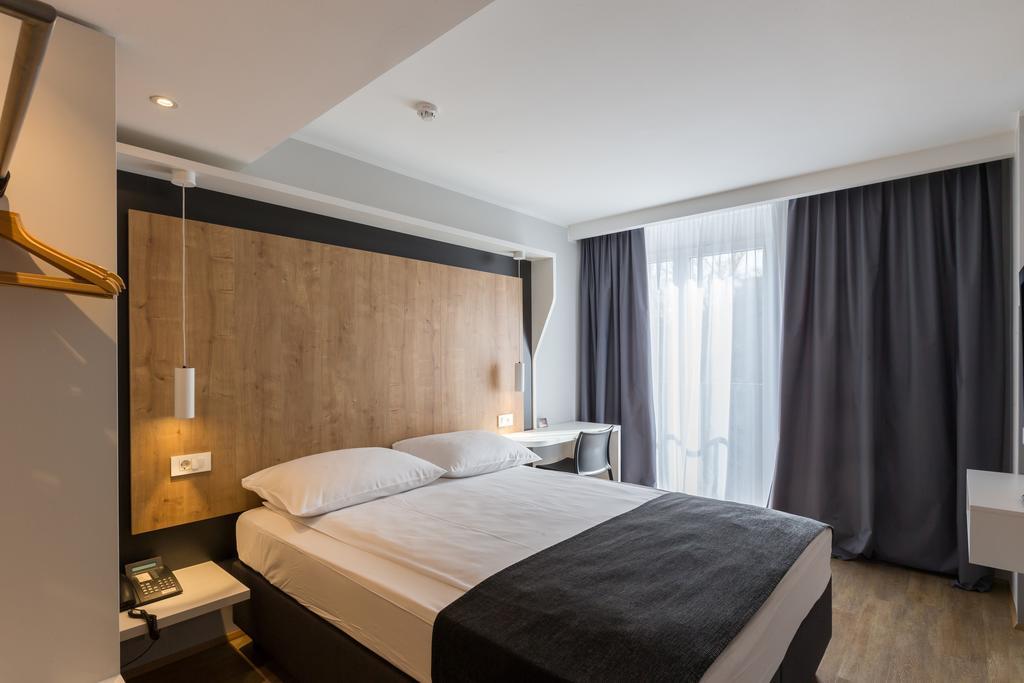 M Hotel Lubiana Esterno foto