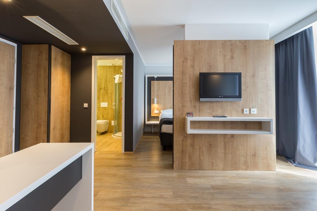 M Hotel Lubiana Esterno foto